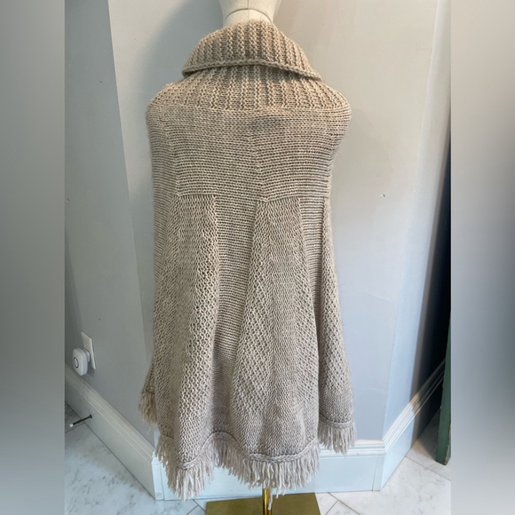 Iperico Italian alpaca blend cable knit cowl turtleneck fringe pullover cape - Picture 5 of 9